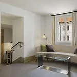 Augustine Hotel, Hotel