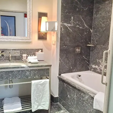 Augustine Hotel, Hotel 5*