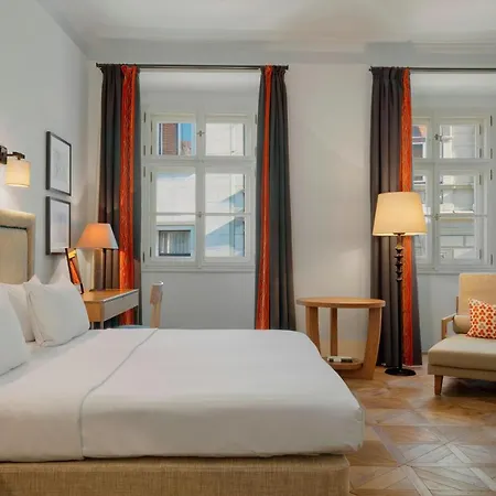 Augustine, A Luxury Collection Hotel, מלון 5*