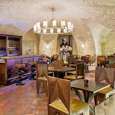 Augustine, A Luxury Collection Hotel, מלון