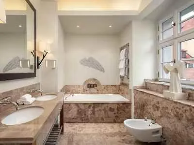 Augustine Hotel,
