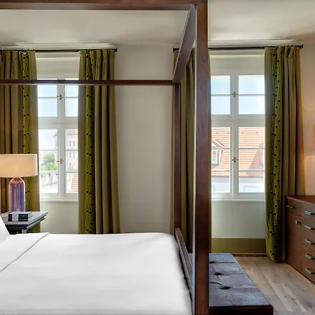 Augustine, A Luxury Collection Hotel, מלון