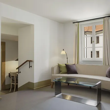 Augustine, A Luxury Collection Hotel, מלון