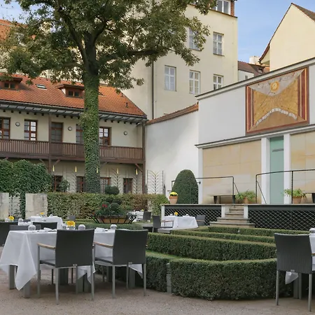 Augustine, A Luxury Collection Hotel, מלון פראג