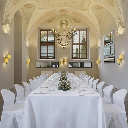 Augustine, A Luxury Collection Hotel, מלון פראג