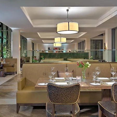 호텔 Augustine Hotel,