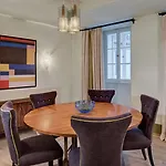 Augustine Hotel, מלון